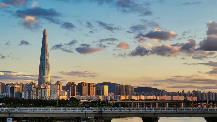 The Seoul skyline and a bridge